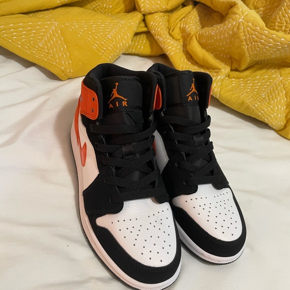 Jordan 1 Mid “Shattered Backboard” GS 6.5Y - Picture 2 of 10